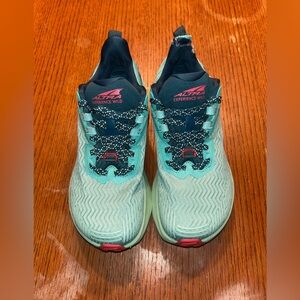 Women’s Altras Experience Wild Trail Running Shoes size 8